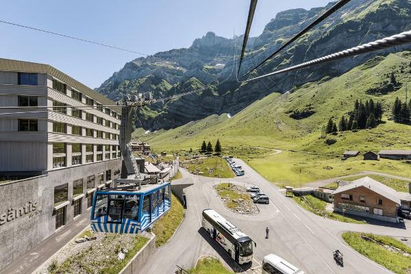 Die Säntis-Schwebebahn und das Hotel auf der Schwägalp.