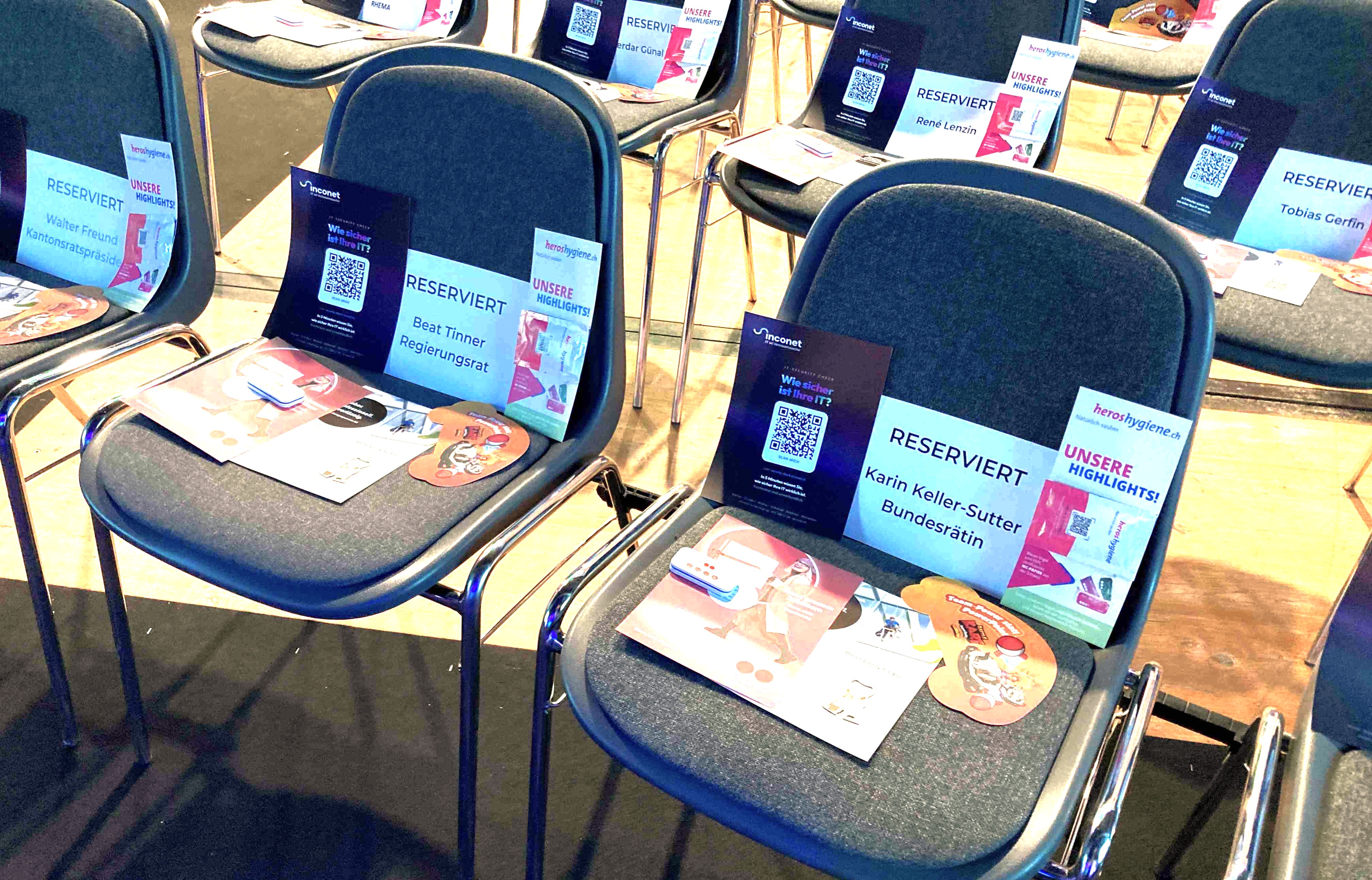 Werden gleich Platz nehmen: Bundesrätin Karin Keller-Sutter und der St.Galler Regierungspräsident Beat Tinner.