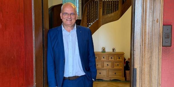 Unzählige Studierende finden bei Thomas Reschke ein offenes Ohr – unabhängig von Herkunft und Konfession. Unzählige Studierende finden bei Thomas Reschke ein offenes Ohr – unabhängig von Herkunft und Konfession.