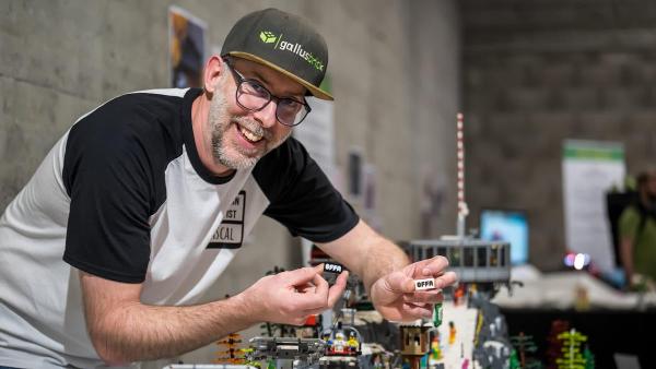 Lego-Enthusiast und Co-Präsident des Organisationskommitees Pascal Schafflützel, im Bild an der diesjährigen Offa. Lego-Enthusiast und Co-Präsident des Organisationskommitees Pascal Schafflützel, im Bild an der diesjährigen Offa.