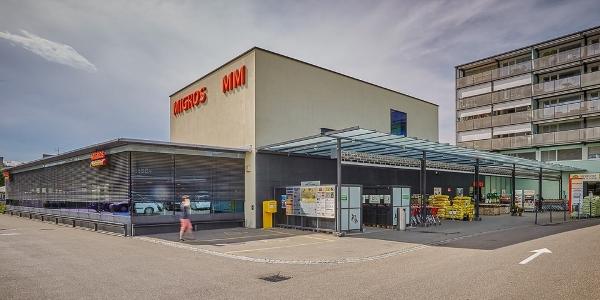 Nach dem Umbau wird die vergrösserte Frischeabteilung im Erdgeschoss des Supermarkts wesentlich zur gesteigerten Attraktivität beitragen. Nach dem Umbau wird die vergrösserte Frischeabteilung im Erdgeschoss des Supermarkts wesentlich zur gesteigerten Attraktivität beitragen.