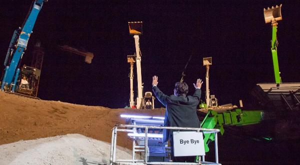 «Bye Bye» (unten im Bild) der Eigentümerfamilie Grob: Kibag und die E. Weber AG übernehmen den Dirigentenstab. «Bye Bye» (unten im Bild) der Eigentümerfamilie Grob: Kibag und die E. Weber AG übernehmen den Dirigentenstab.