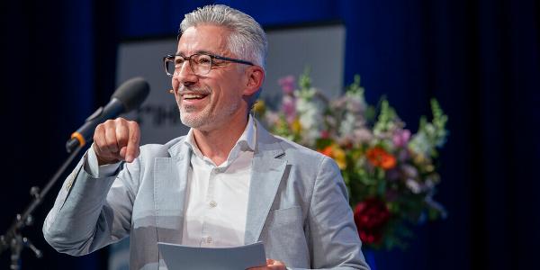 IHK-Direktor Markus Bänziger freut sich über den Zwischenerfolg.