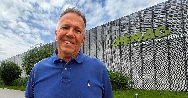Diego Heule vor der Hemag Balgach AG. Er hat das Unternehmen als Inhaber und CEO über Jahrzehnte geprägt. Nun hat er den Industriebetrieb verkauft und startet in einen neuen Lebensabschnitt. Diego Heule vor der Hemag Balgach AG. Er hat das Unternehmen als Inhaber und CEO über Jahrzehnte geprägt. Nun hat er den Industriebetrieb verkauft und startet in einen neuen Lebensabschnitt.