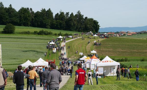 Zahlreiche Besuchende aus der ganzen Schweiz pilgerten zum Fach-Event für Bio-Landwirte nach Diessenhofen.