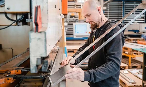Die Zeba Tech AG gehört schweizweit zu den technologisch innovativsten Fertigungsunternehmen für hochgenaue mechanische wie auch geschweisste Bauteile mit sicherheitsrelevanten Anforderungen.