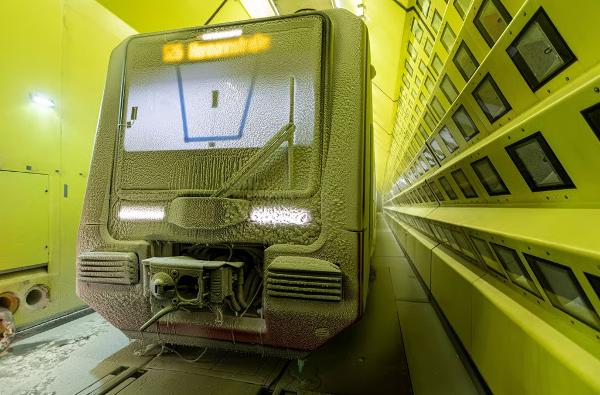 Wie eine derzeit fremde Welt: Ein Stadler-Siemens-Zug bei Tests in der Klimakammer. Wie eine derzeit fremde Welt: Ein Stadler-Siemens-Zug bei Tests in der Klimakammer.