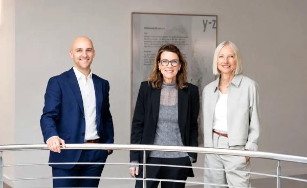 Staffelübergabe: Gavin Brupbacher (l.), Doris Straus (Mitte) und Anke Schneiders.