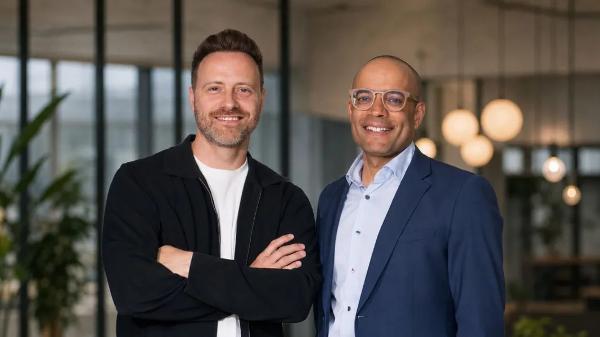Der bisherige Aqva-CEO Lionel Hofstetter (l.) übergibt sein Amt an Cedric El-Idrissi.