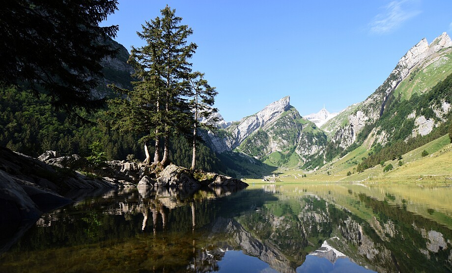 Der Seealpsee im Alpstein – ein beliebtes Wanderziel.