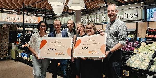 Politik vor Ort: Marion Heeb, Roland Bossart, Roman Zimmermann, Aline Schäpper und Raphaela Walker Schmid bei der Eröffnung. (Bild: Fabian Alexander Meyer)