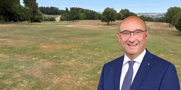 Wiesen ohne Gras, St.Galler Regierungsrat Beat Tinner. (Bild: Linth24)