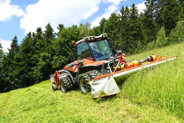 Die Aebi Schmidt Group hat trotz wirtschaftspolitischer Unsicherheiten ein gutes zweites Quartal abgeschlossen.