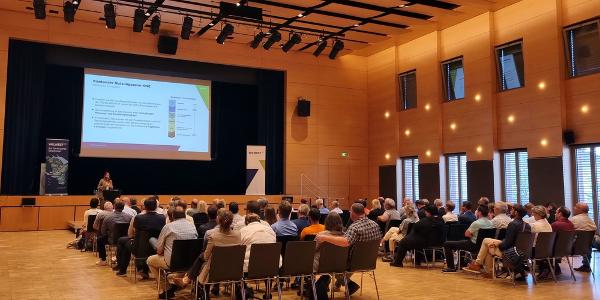 Rund 90 Vertreterinnen und Vertreter aus Politik und Wirtschaft nahmen an der «Wil West»-Standortkonferenz teil. Rund 90 Vertreterinnen und Vertreter aus Politik und Wirtschaft nahmen an der «Wil West»-Standortkonferenz teil.