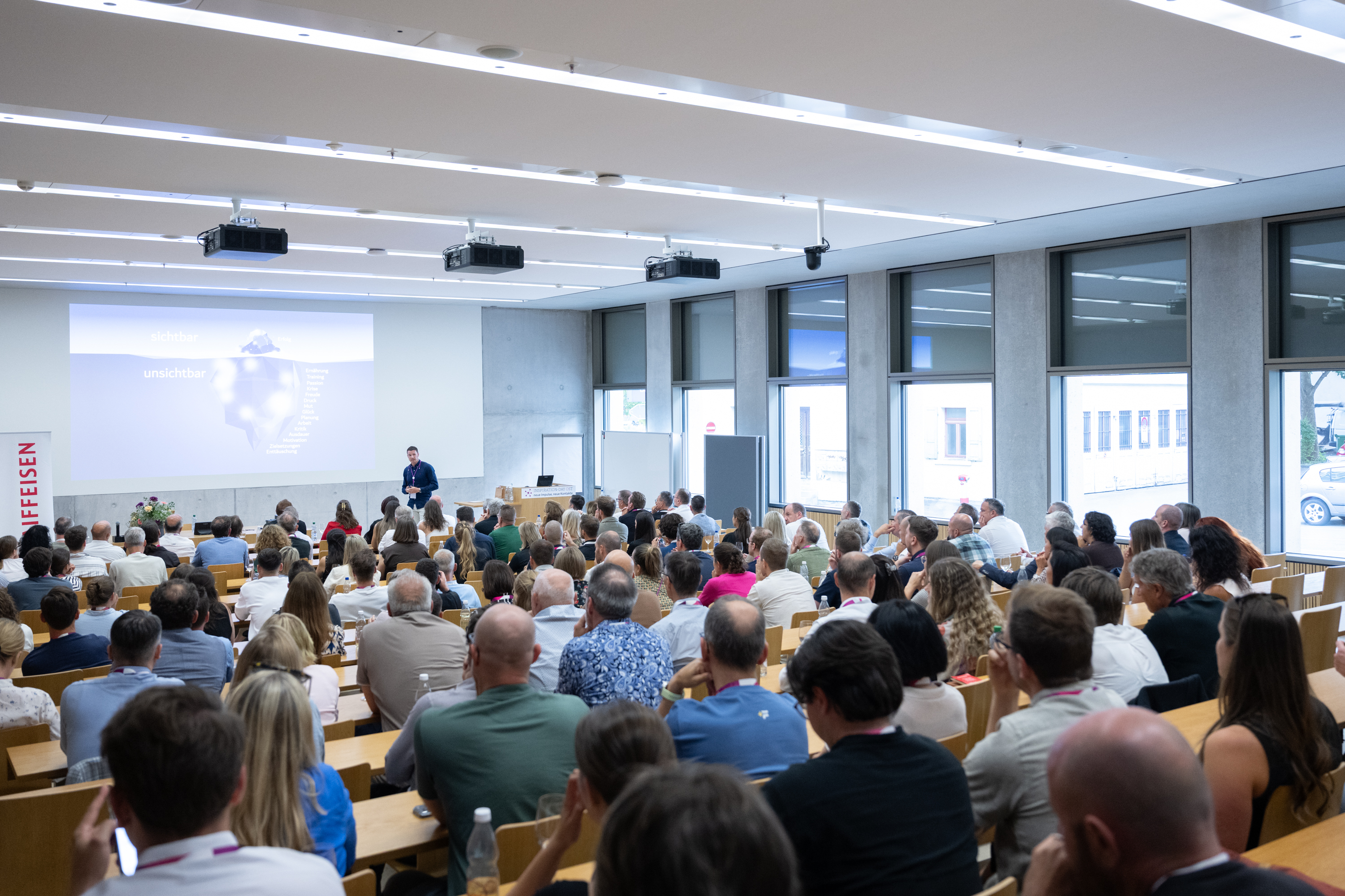 Voller Hörsaal an der FH Ost: Der Inspiration Day zog viel Publikum an. (Foto: Gian Kaufmann)