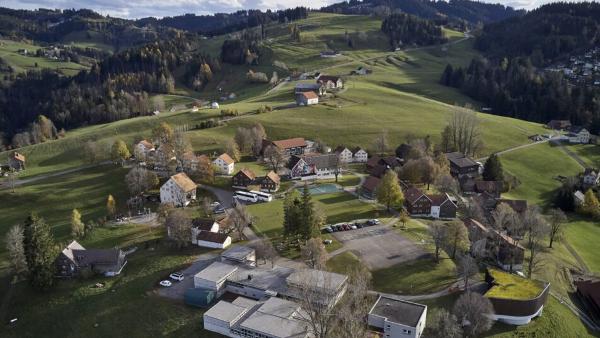 Das Kinderdorf Pestalozzi in Trogen aus der Vogelperspektive. Das Kinderdorf Pestalozzi in Trogen aus der Vogelperspektive.