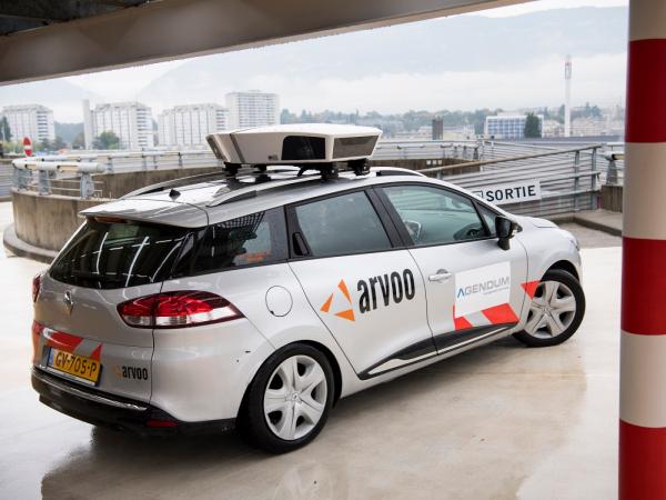 Scan-Cars fahren entlang von Strassen und Parkplätzen und erkennen Falschparkierende automatisch.