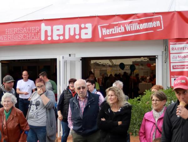 Am Sonntagnachmittag ist der Publikumsaufmarsch besonders gross. Am Sonntagnachmittag ist der Publikumsaufmarsch besonders gross.