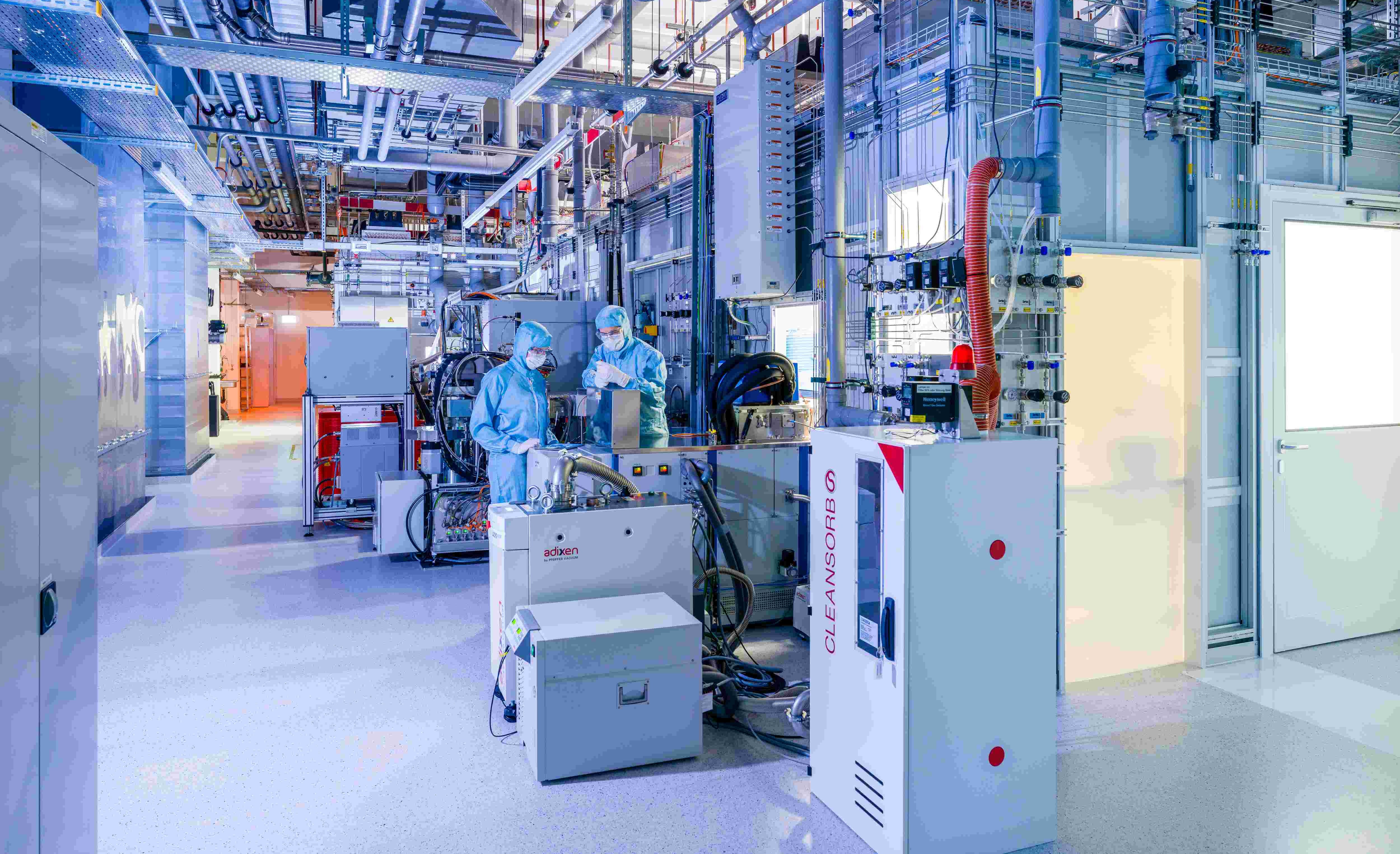 Der Reinraum ist der einzige seiner Art in der Ostschweiz und im Fürstentum Liechtenstein, der der gesamten Industrie offensteht. Sowohl Startups als auch etablierte Unternehmen entwickeln dort Technologien für den Weltmarkt.