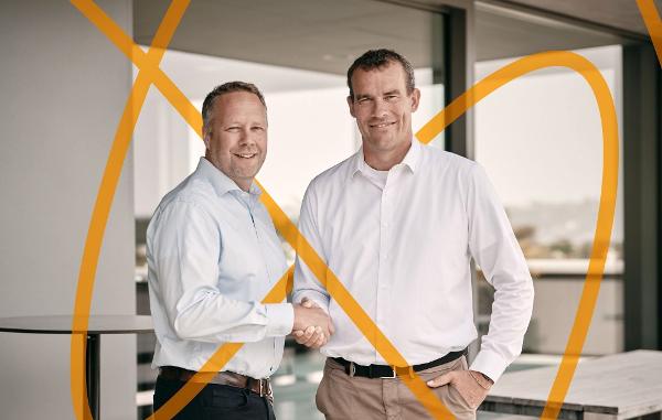 Bernd Debrunner übergibt die Geschäftsleitung der Geschäftseinheit Energie St Gallen an Bernhard Fink (rechts).