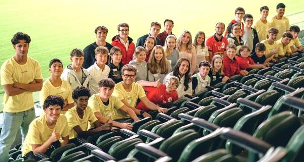 Die Matchpoint-Talente gemeinsam mit den Lernenden aus dem 5er Clan – powervoll, dynamisch und voller Energie (Bild Lyam Gossolt) Die Matchpoint-Talente gemeinsam mit den Lernenden aus dem 5er Clan – powervoll, dynamisch und voller Energie (Bild Lyam Gossolt)