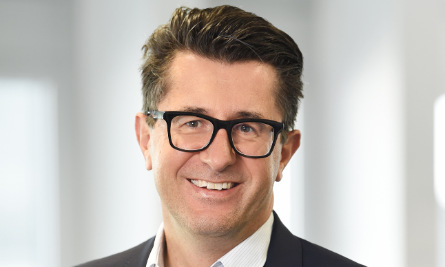 Simon Wetter folgt als Leiter Private Banking auf Florian Keller, Leiter Investment Center, der den Bereich seit März 2026 interimistisch führt. Simon Wetter folgt als Leiter Private Banking auf Florian Keller, Leiter Investment Center, der den Bereich seit März 2026 interimistisch führt.