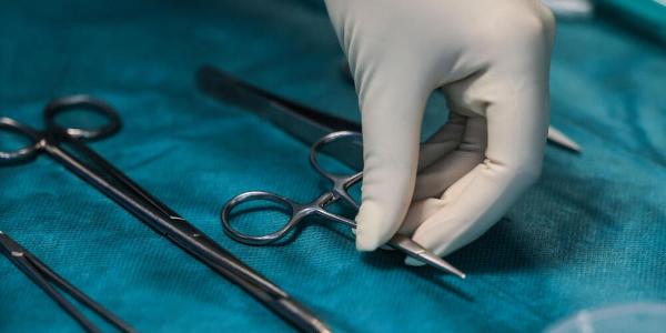 Die Kantone St. Gallen, Thurgau und die beiden Appenzell wollen das Kostenwachstum bremsen - unter anderem im Bereich der Chirurgie. Die Kantone St. Gallen, Thurgau und die beiden Appenzell wollen das Kostenwachstum bremsen - unter anderem im Bereich der Chirurgie.