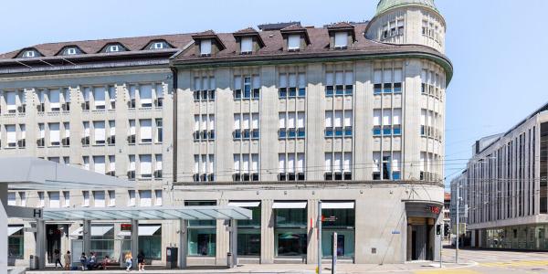 Die UBS an der St.Leonhard-Strasse in St.Gallen belegt mit 4,7 Sternen aus 422 Bewertungen Rang 8.