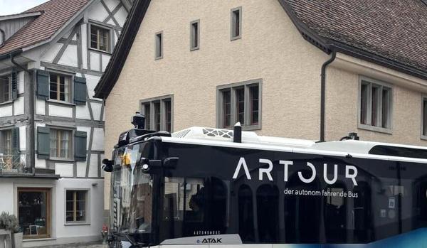 Im selbstfahrenden Bus durch das Zentrum von Arbon dürfen 19 Passagiere Platz nehmen. Im selbstfahrenden Bus durch das Zentrum von Arbon dürfen 19 Passagiere Platz nehmen.