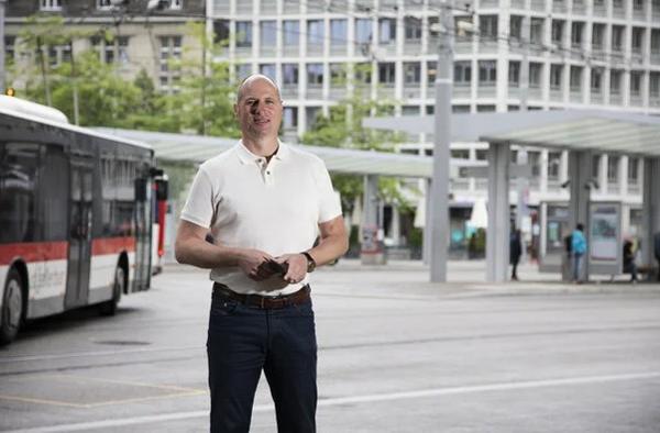 Patrik Angehrn (Die Mitte) kandidiert zum zweiten Mal für den St.Galler Stadtrat. Er fordert einen haushälterischen Umgang mit den Finanzen und mehr Pragmatismus in der Stadtregierung.