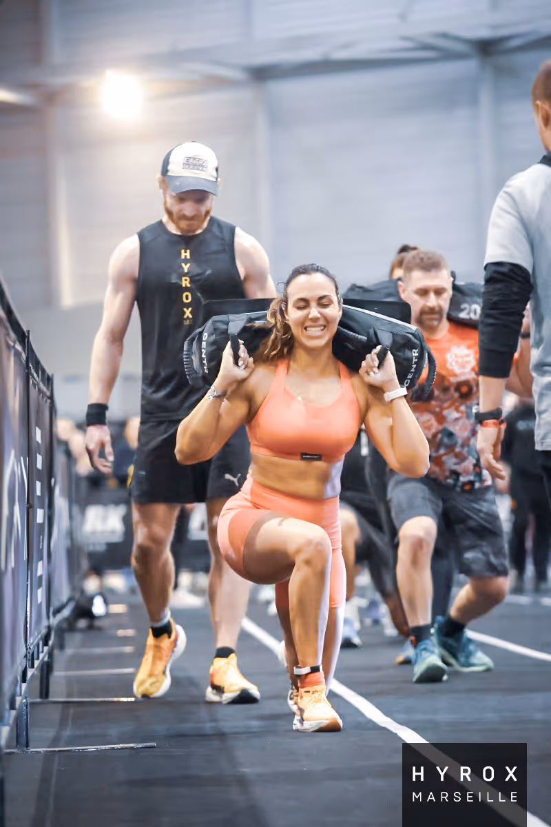 Double en pleine station des fentes lors de la course HYROX