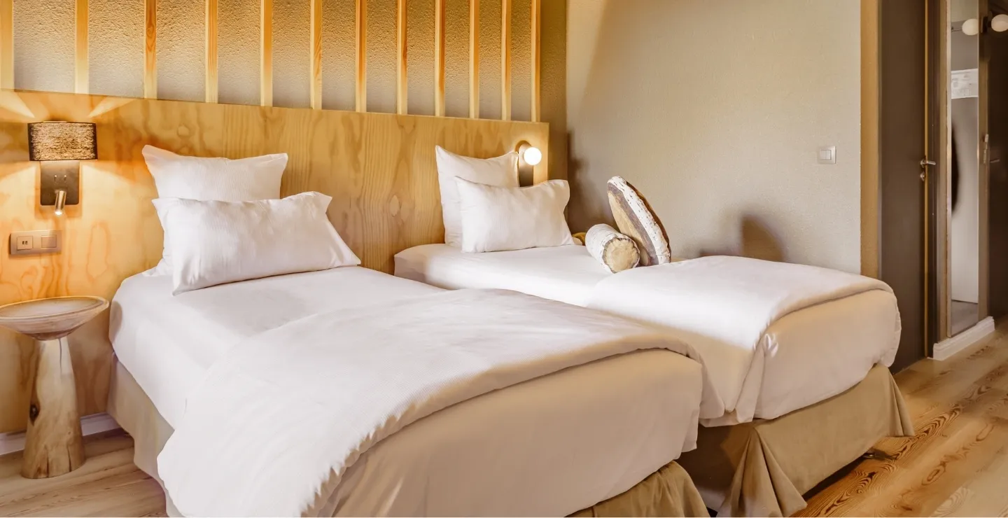 Chambre confortable avec vue sur les montagnes à l'hôtel Les Aiglons, Chamonix
