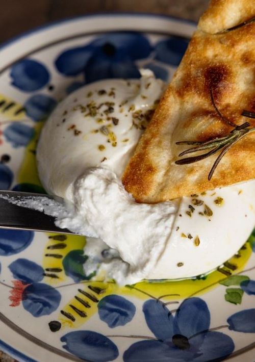 Plat gourmand pour séminaire avec une sélection variée de plats raffinés.