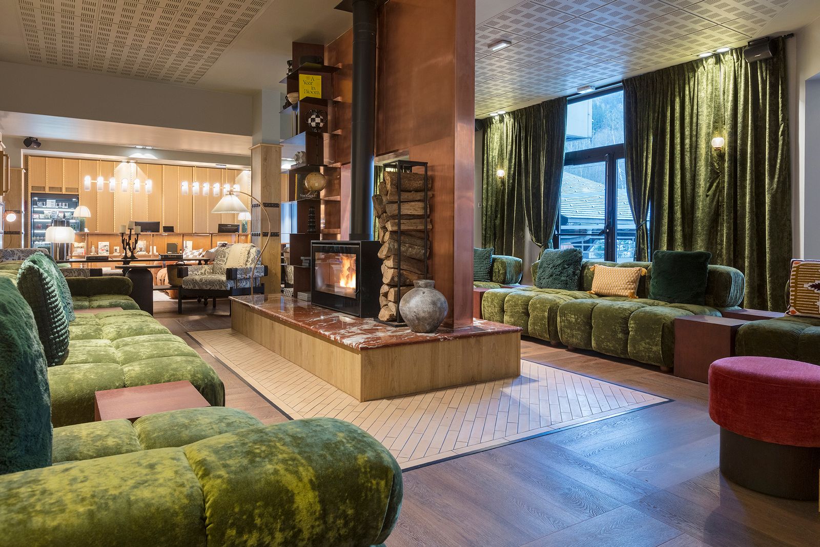 hotel bar