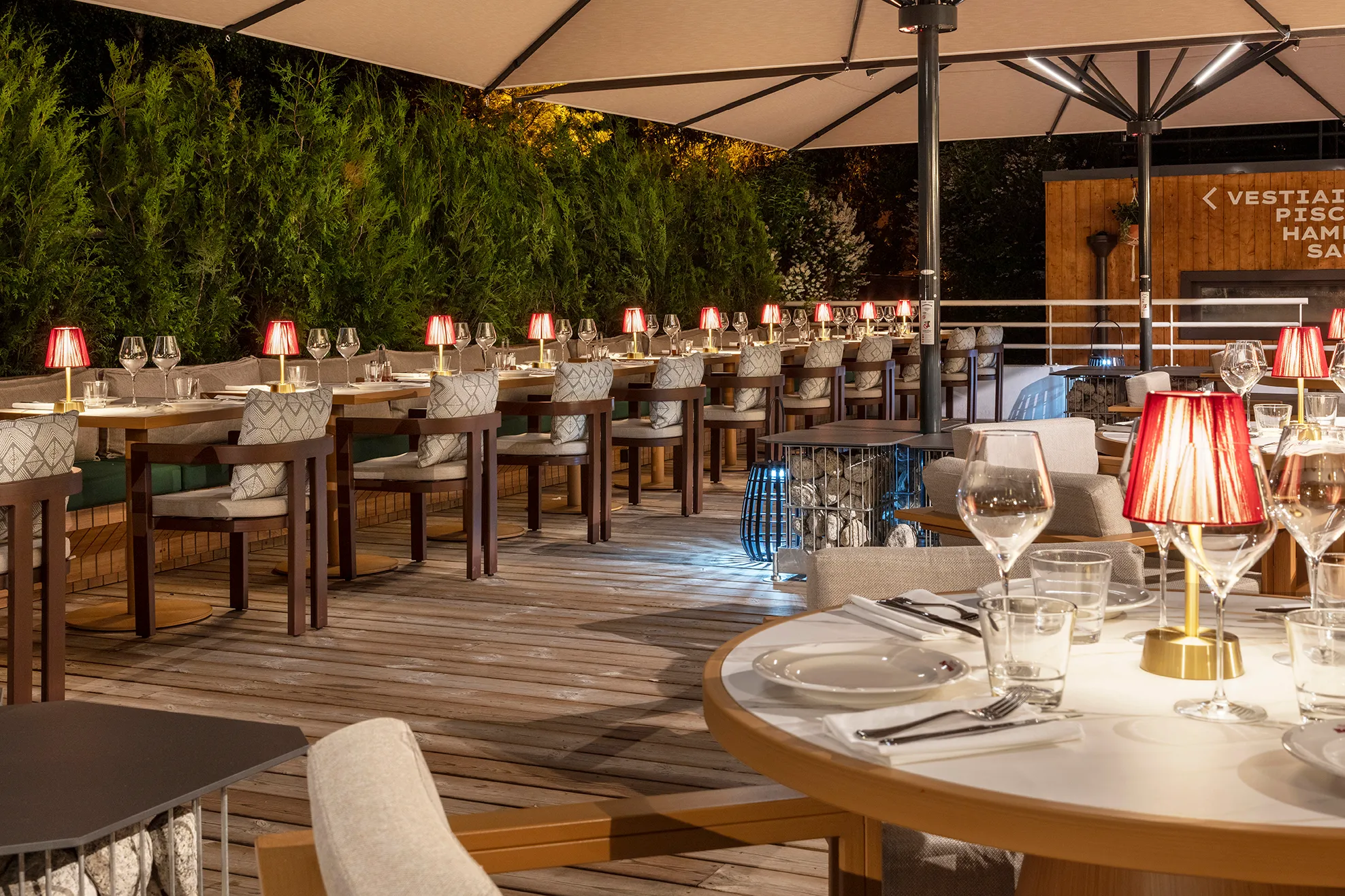 Moment unique en terrasse vue Mont-Blanc à Chamonix, dans les Alpes