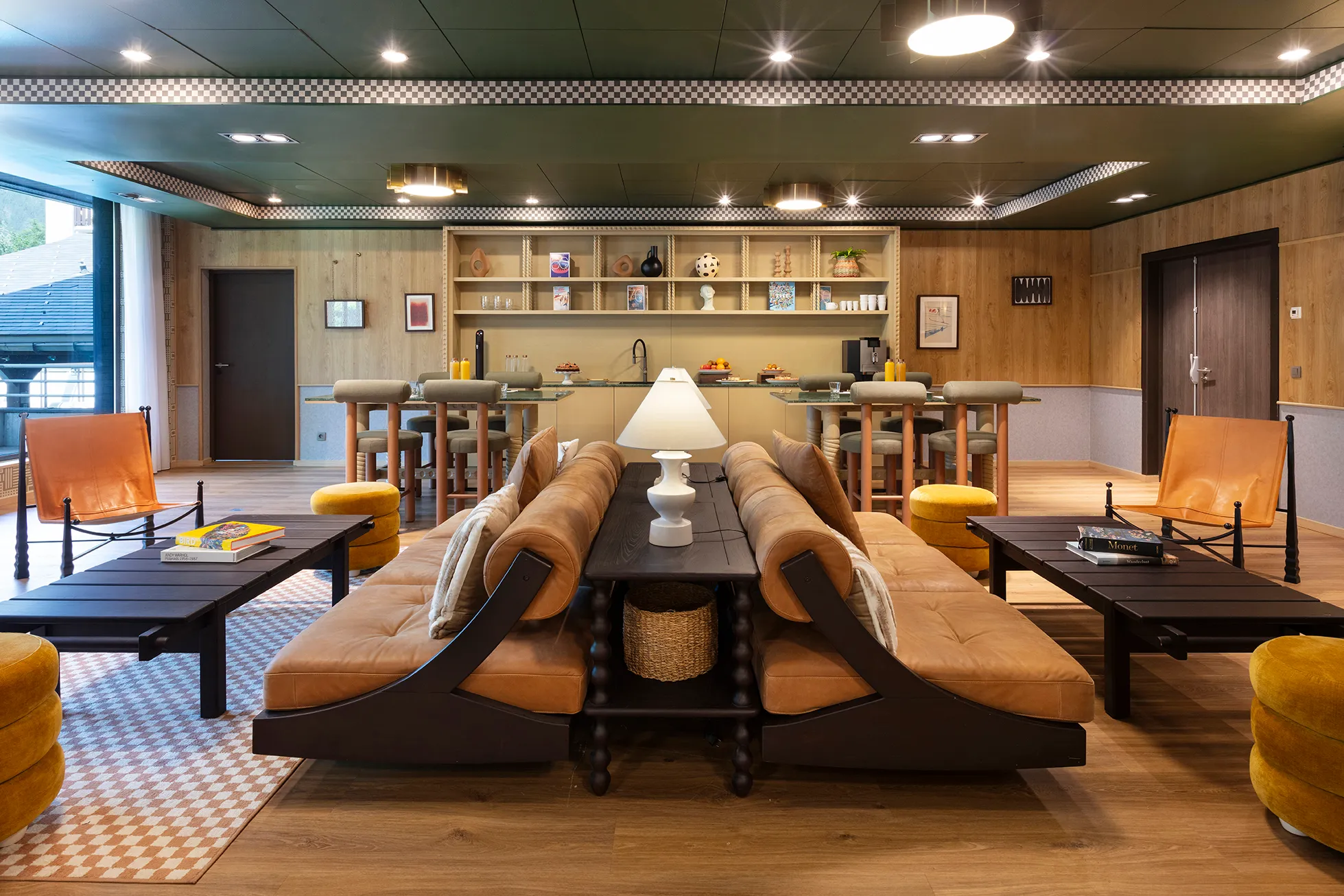 Intimate Cilaos room with elegant design, natural light and modern equipment.