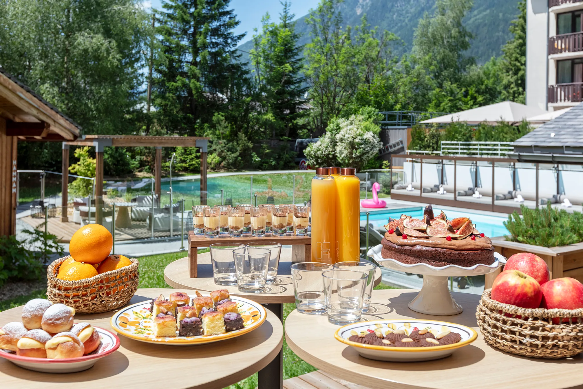 Refined dish served during a seminar, with careful presentation and gastronomic touch.