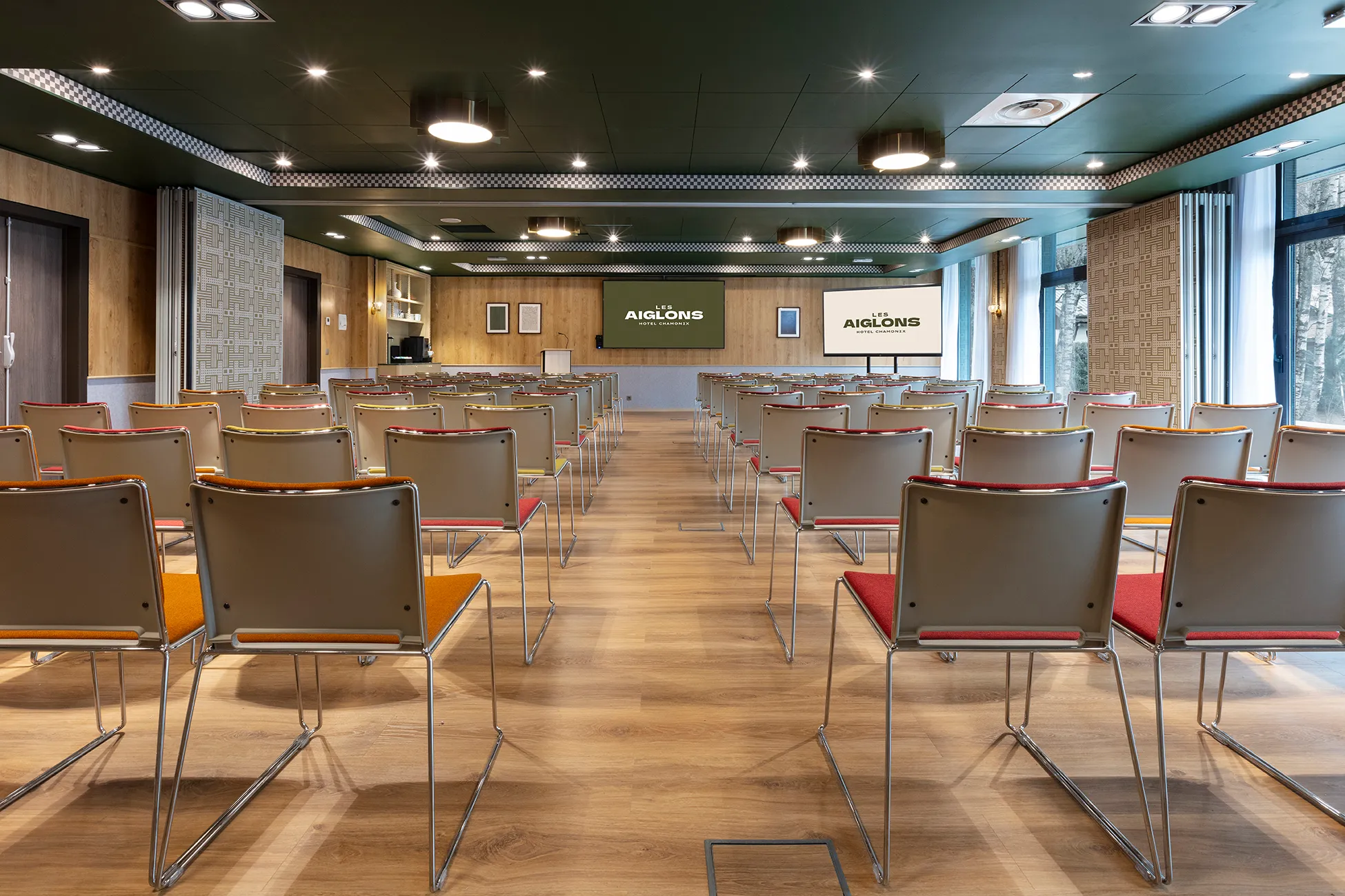 Elegant and flexible space dedicated to seminars and professional events.
