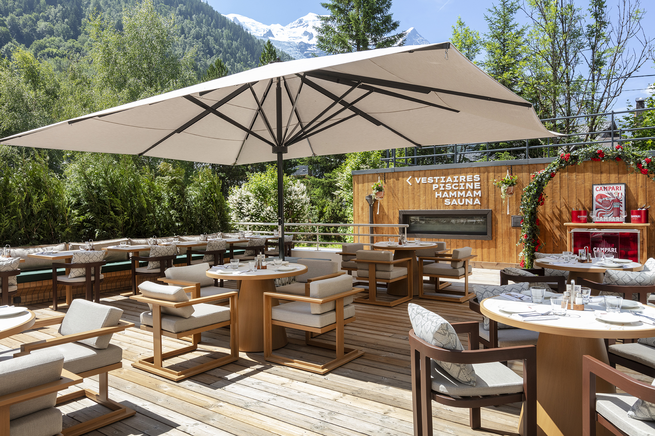 Moment unique en terrasse vue Mont-Blanc à Chamonix, dans les Alpes