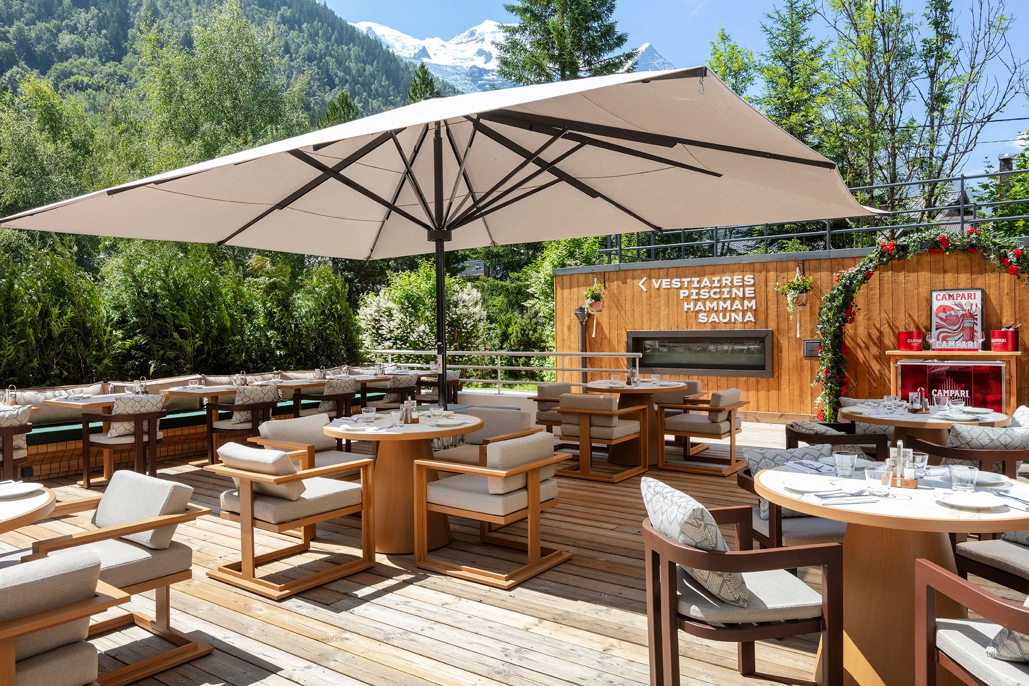 Moment unique en terrasse vue Mont-Blanc à Chamonix, dans les Alpes