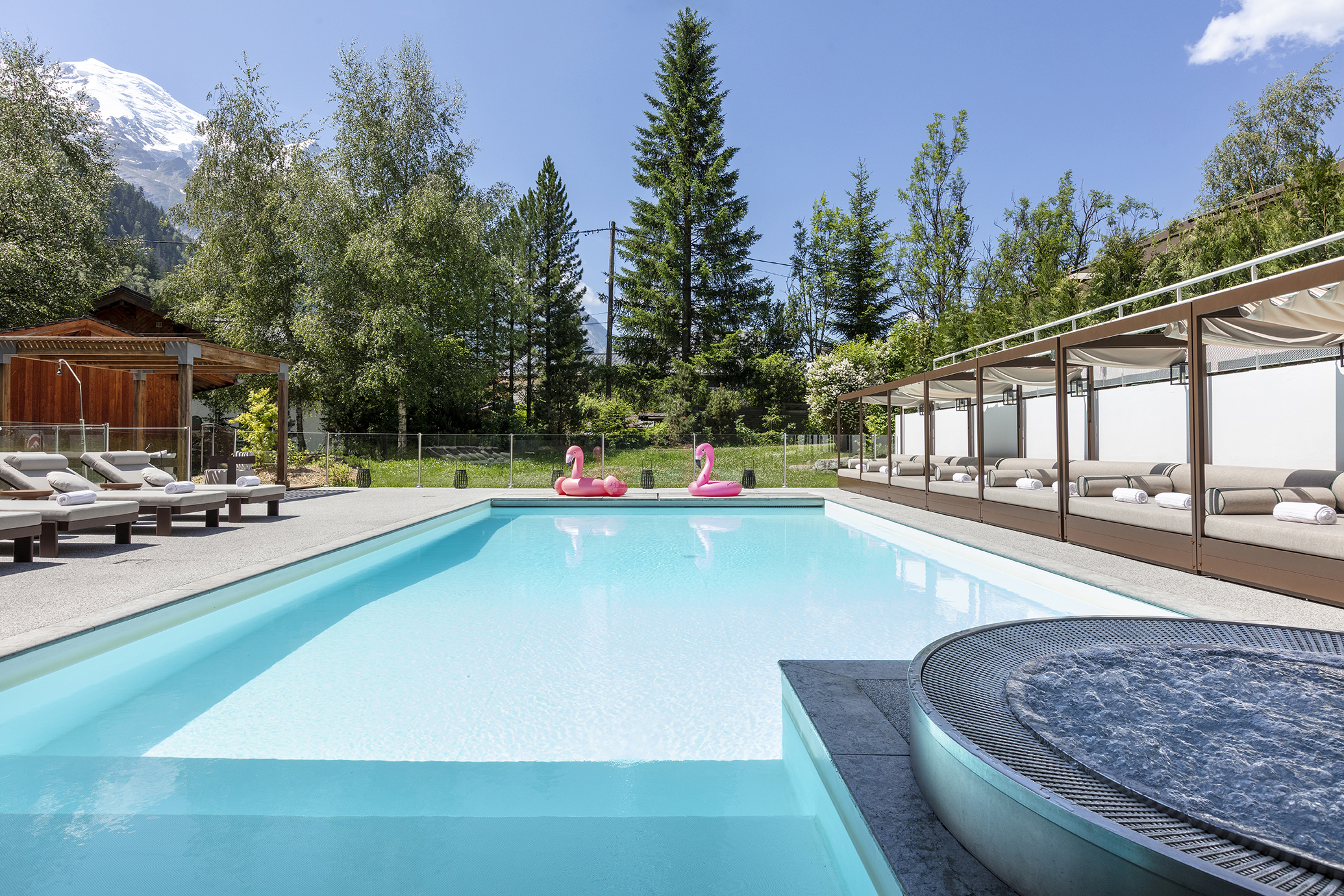 Piscine de l'hotel Les Aiglons