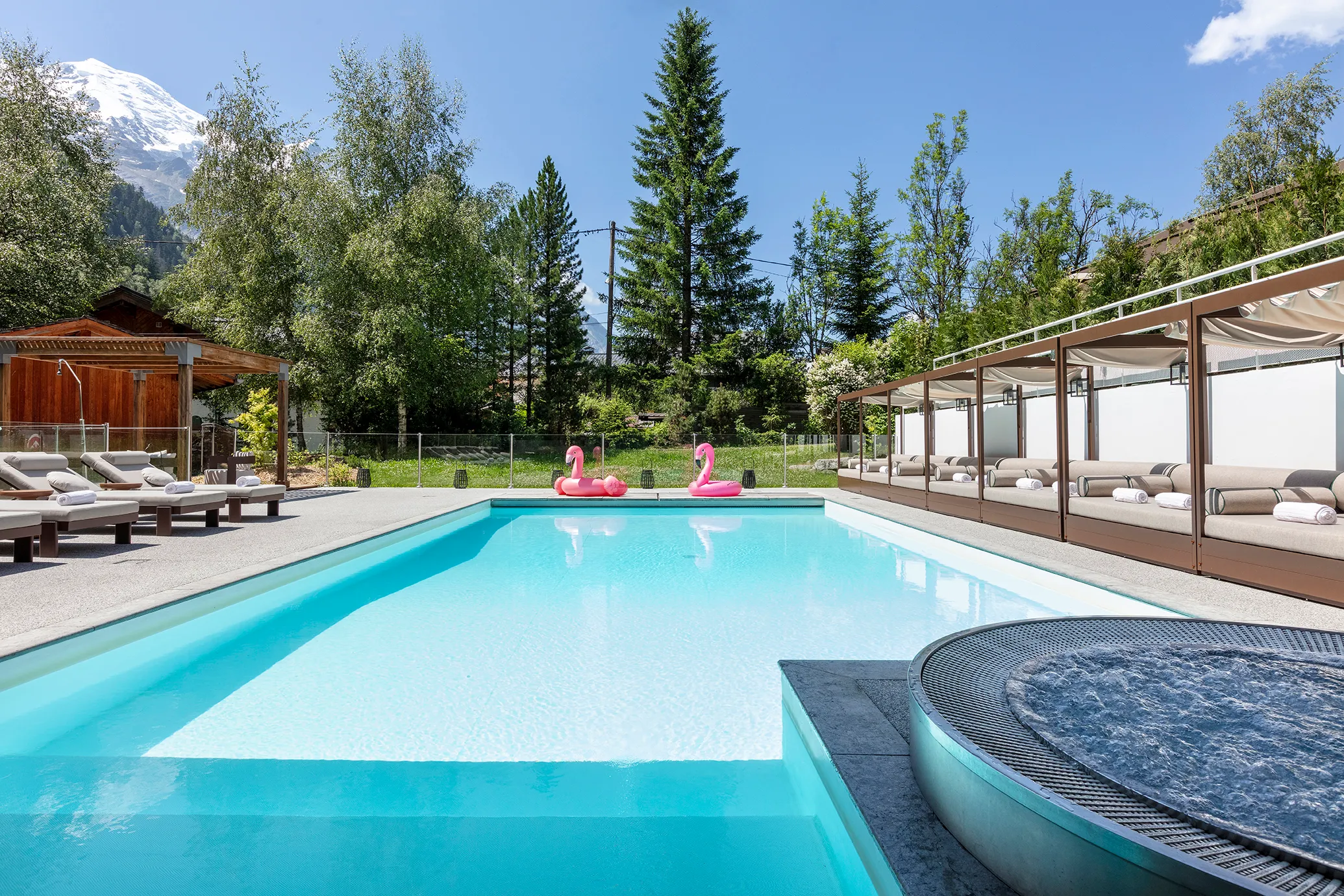 Piscine de l'hotel Les Aiglons