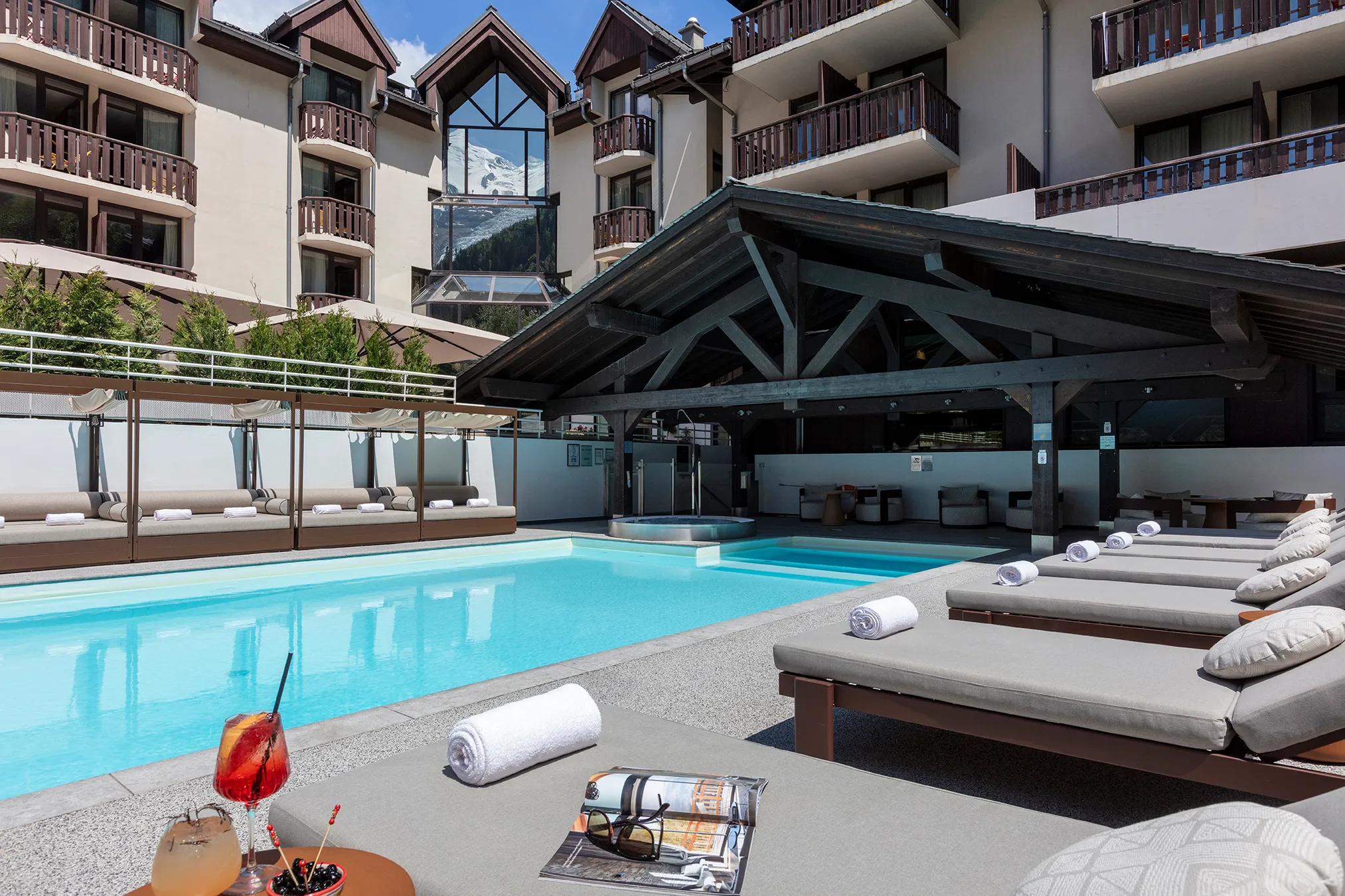 Piscine de l'hotel Les Aiglons