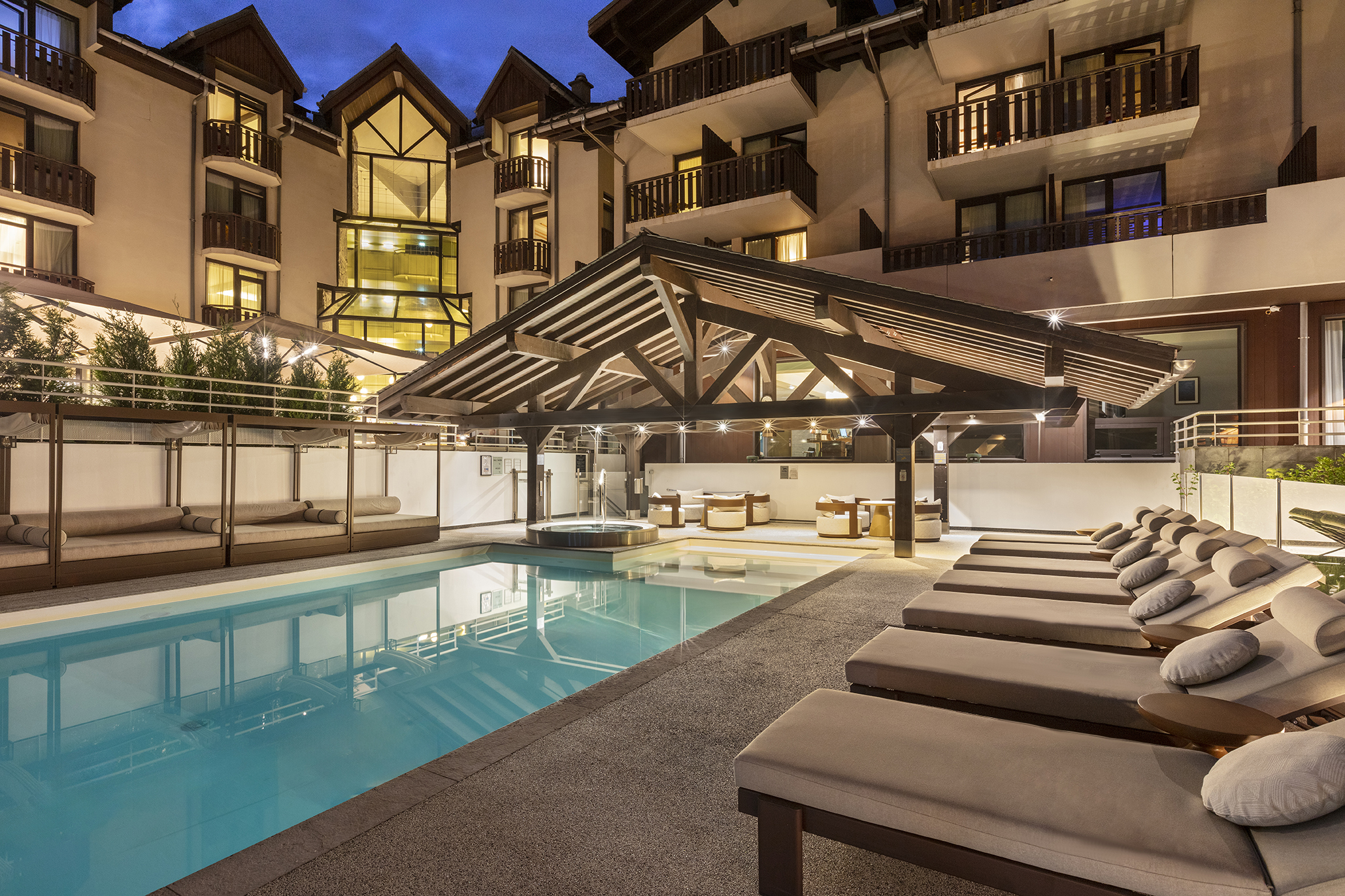 Piscine de l'hotel Les Aiglons