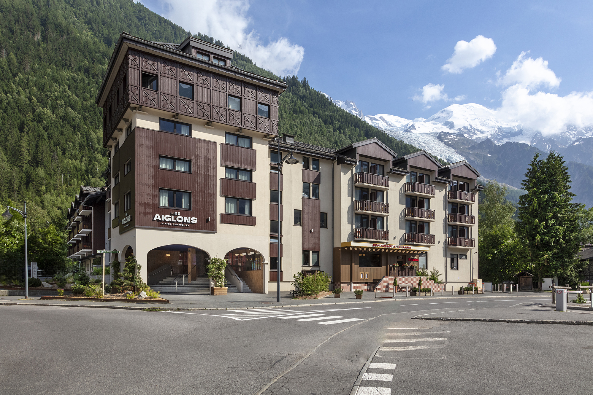 Façade de l'hôtel Les Aiglons
