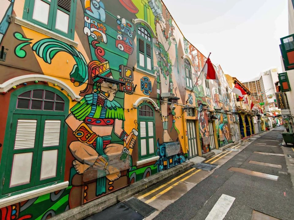 Street art dan shophouses warna-warni di Haji Lane, salah satu gang paling fotogenik di Asia Tenggara
