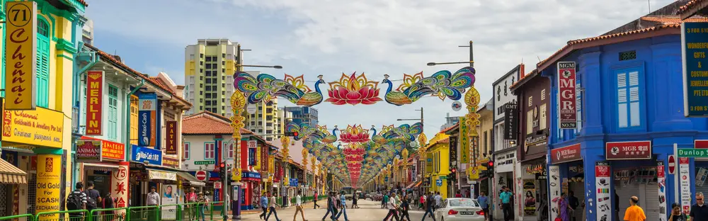 Kawasan Little India di Serangoon Road Singapore yang penuh warna dan aroma rempah eksotis