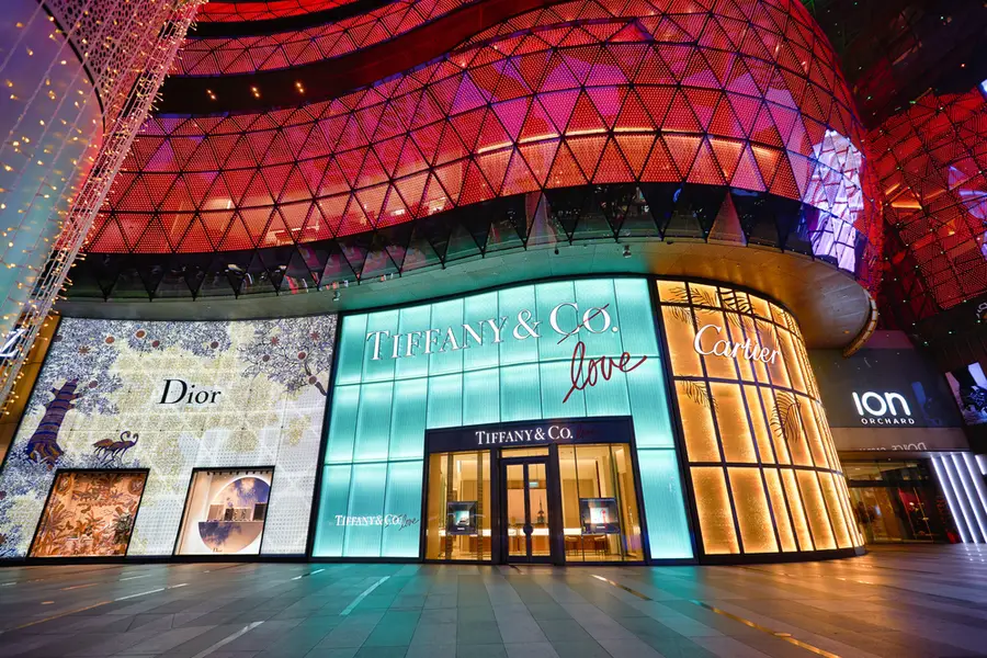 Gedung ION Orchard yang megah dan futuristik di jantung kawasan belanja Orchard Road Singapore