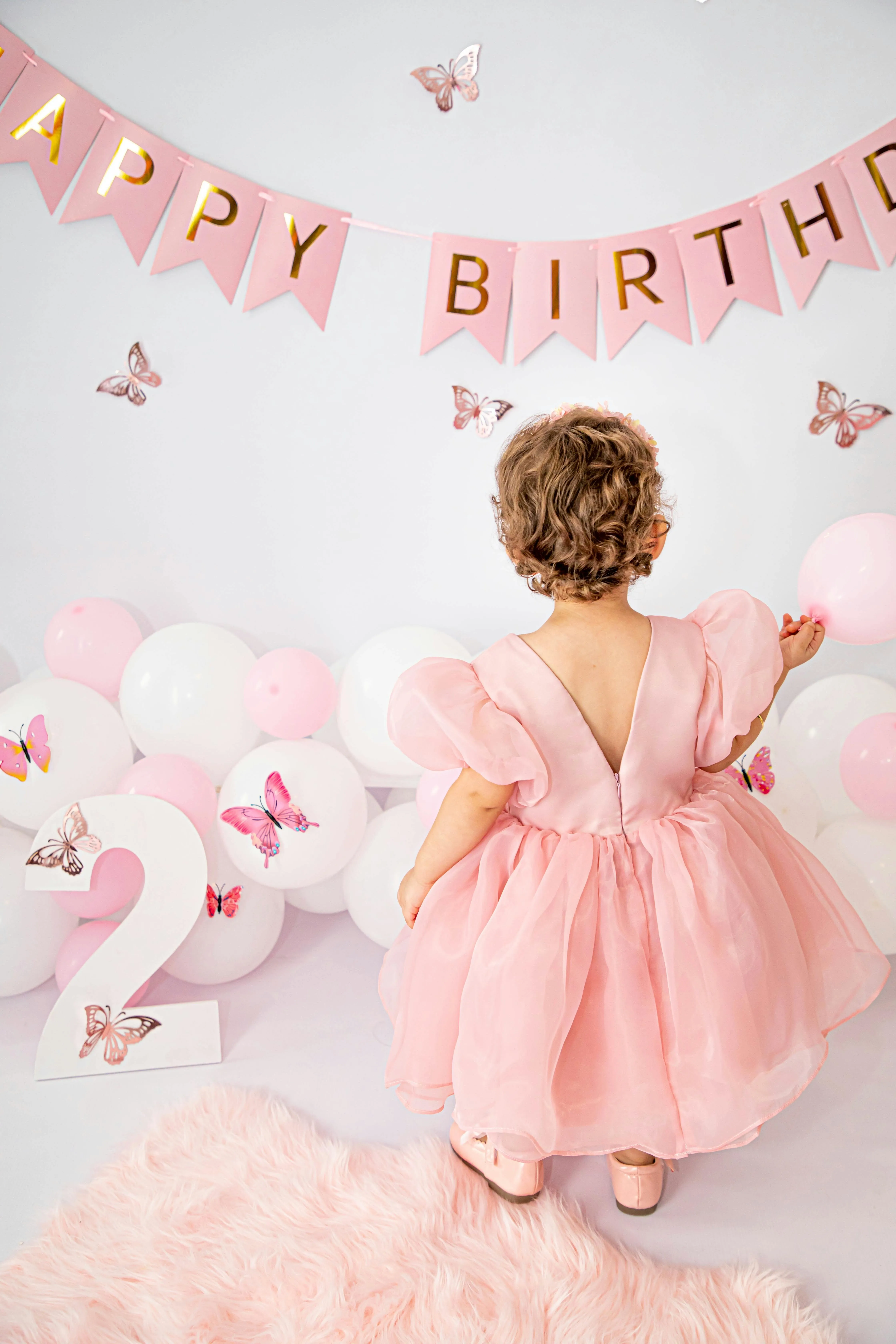 Geburtstagsdekoration mit Happy Birthday Girlande – moderne Deko von Babybloom Wien