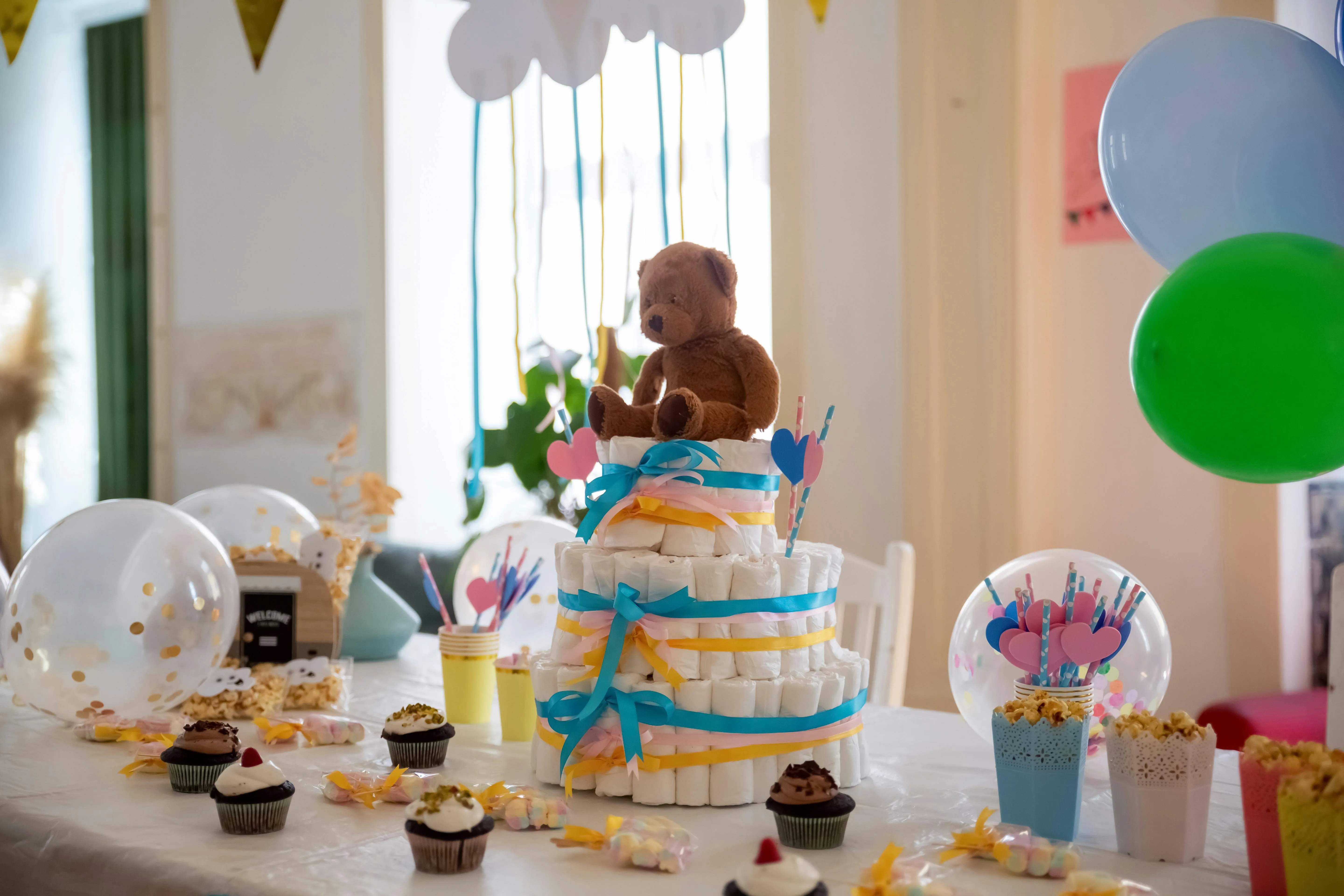 Welcome Baby Party Windeltorte und stilvoller Dekoration